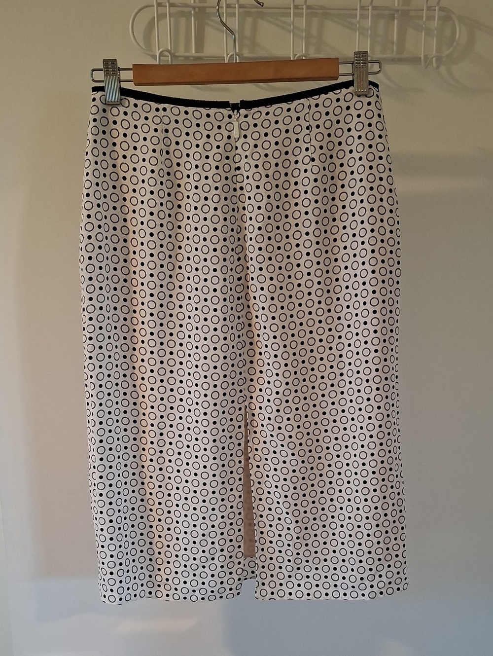 Wilfred 100% Silk "Isadora" Slip Skirt in White & Black Polka Dots (Size US 2) - Picture 5 of 8